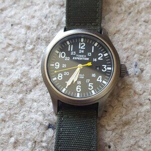 Like-new Timex watch with Indiglo, green fabric band